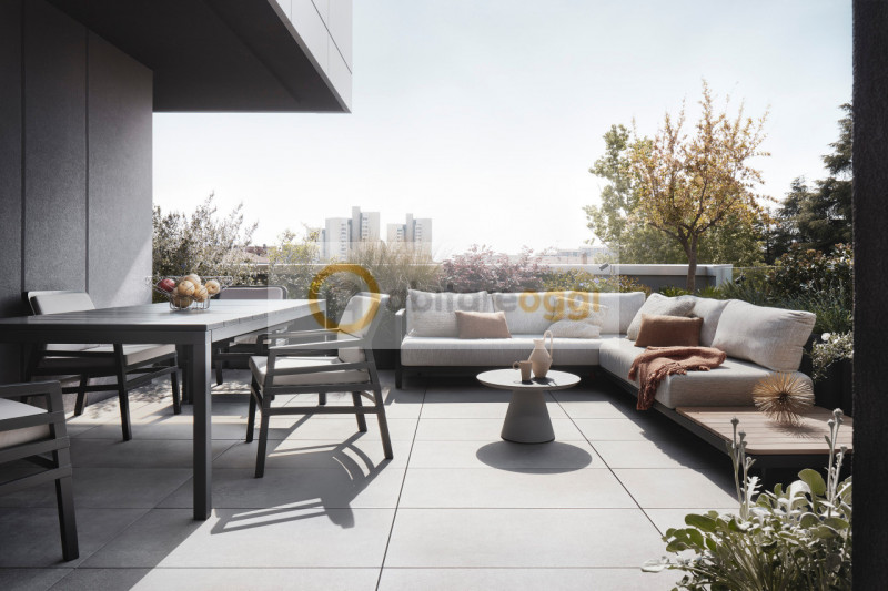 A soli 15 minuti a piedi dal centro storico e dai principali servizi della città, proponiamo in v...