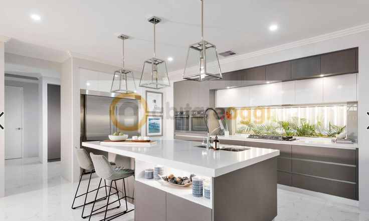 A soli 15 minuti a piedi dal centro storico e dai principali servizi della città, proponiamo in v...