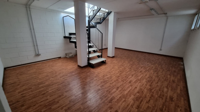 Vendesi ufficio in centro ad Arzergrande in posizione strategica con ottiam visibilità.

L'immobi...