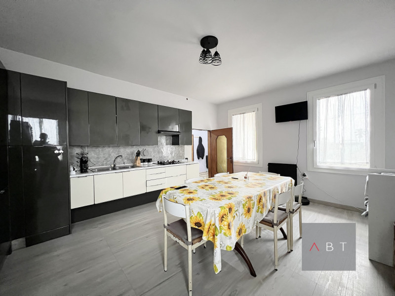 Situata nella frazione di Paviola, casa singola composta di: ingresso, cucina-pranzo, soggiorno, ...