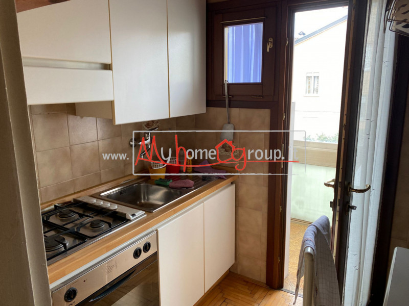 CHIESANUOVA: Stanza singola per studenti universitari in appartamento condiviso. La soluzione si ...