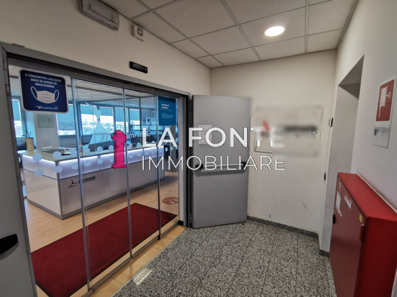 Padova, Camin, Prestigiosi Uffici di 330 e 450 mq, Pavimento Flottante e Parcheggi Privati, 330 m...