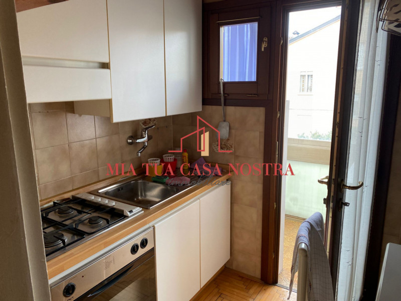 CHIESANUOVA: Stanza singola per lavoratori in appartamento condiviso; L'immobile si compone di in...