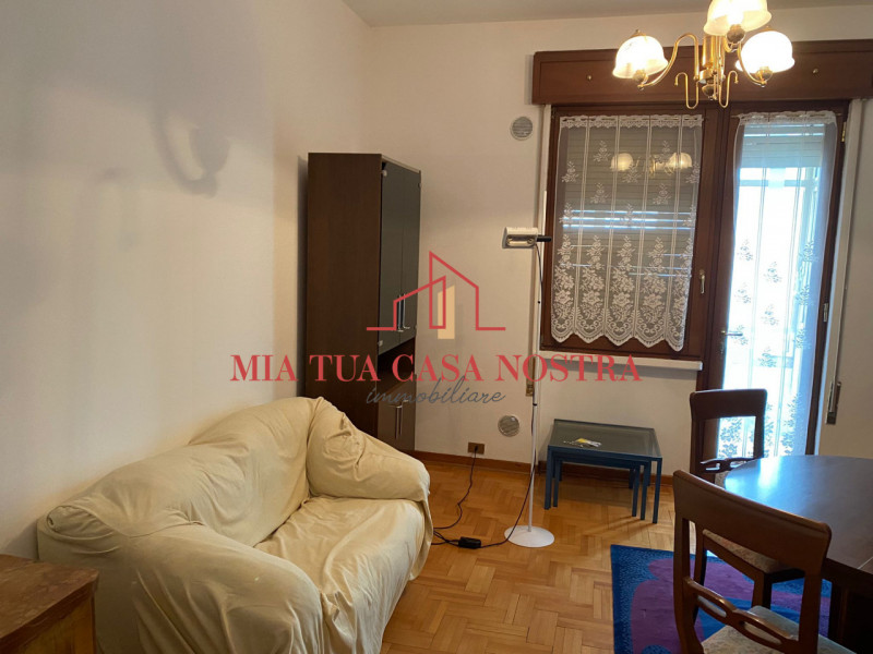 CHIESANUOVA: Stanza singola per lavoratori in appartamento condiviso; L'immobile si compone di in...