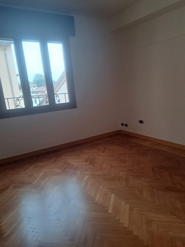 santa croce-prato della valle, vendesi appartamento sito al terzo e ultimo piano (NO ASCENSORE) o...