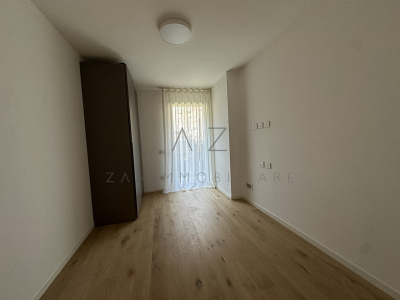 Proponiamo in vendita signorile appartamento in un contesto residenziale di prestigio, a pochi pa...