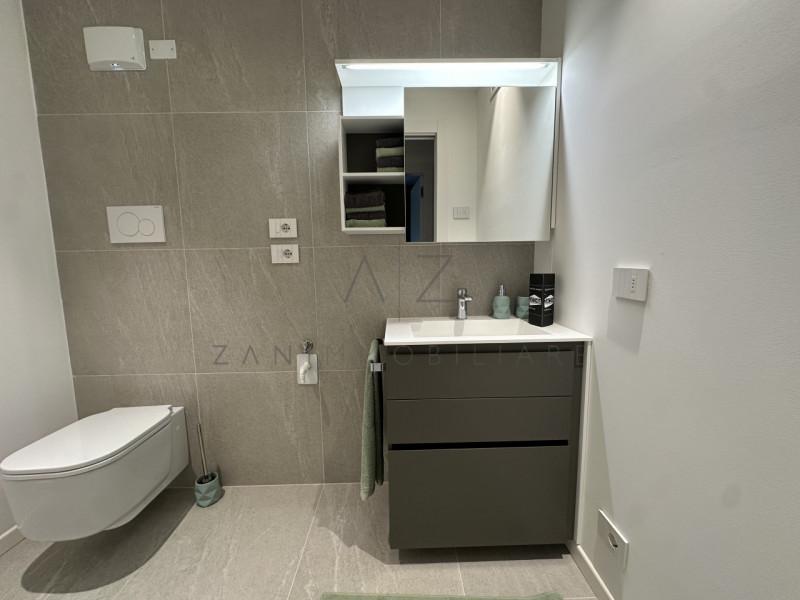 Proponiamo in vendita signorile appartamento in un contesto residenziale di prestigio, a pochi pa...