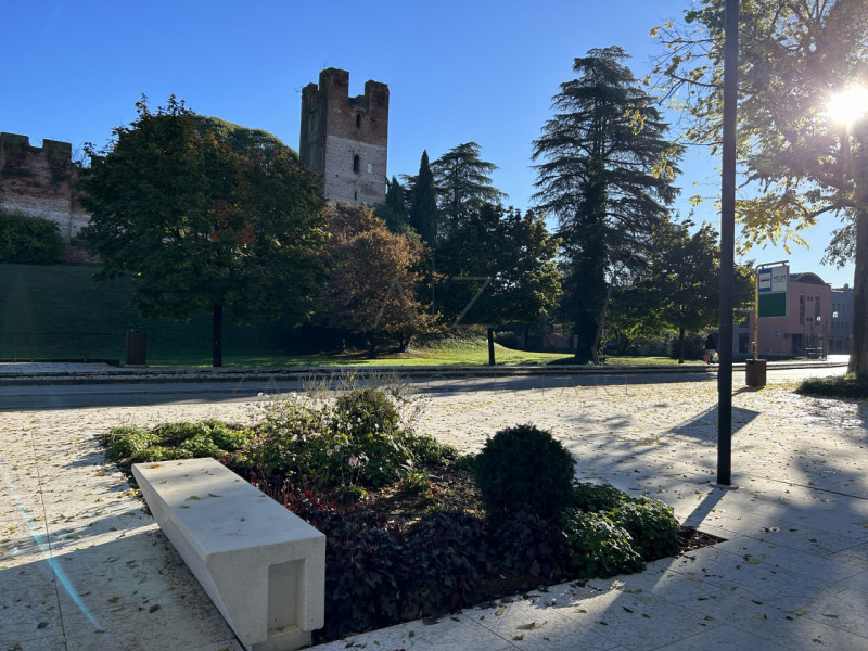 Proponiamo in vendita signorile appartamento in un contesto residenziale di prestigio, a pochi pa...