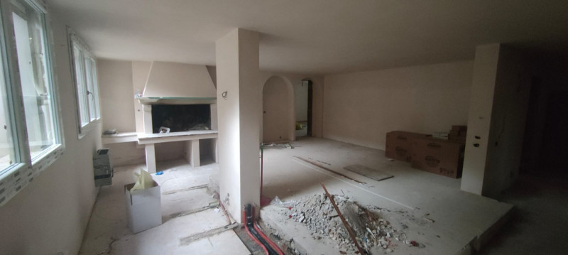 Interessante villa singola in vendita nel quartiere verde e tranquillo di San Biagio, a Teolo. L'...