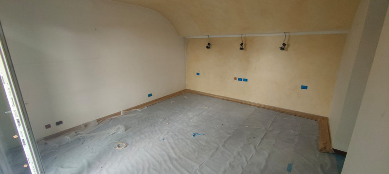 Interessante villa singola in vendita nel quartiere verde e tranquillo di San Biagio, a Teolo. L'...