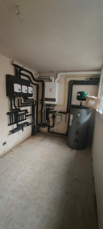 Interessante villa singola in vendita nel quartiere verde e tranquillo di San Biagio, a Teolo. L'...