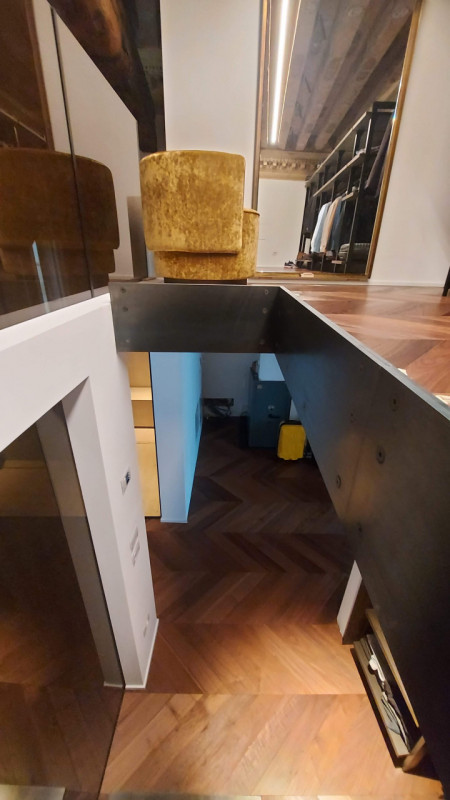 Spettacolare unità restaurata, su palazzo antico, piano nobile più mansardato, oltre a annesso lo...