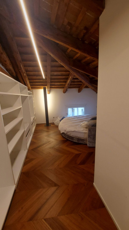 Spettacolare unità restaurata, su palazzo antico, piano nobile più mansardato, oltre a annesso lo...