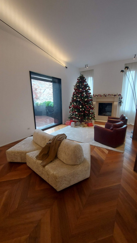 Spettacolare unità restaurata, su palazzo antico, piano nobile più mansardato, oltre a annesso lo...