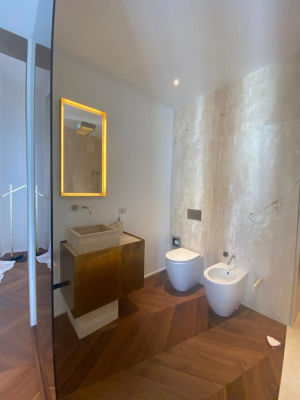 Spettacolare unità restaurata, su palazzo antico, piano nobile più mansardato, oltre a annesso lo...