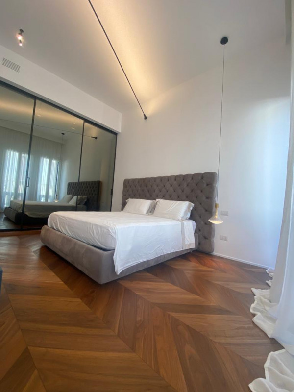 Spettacolare unità restaurata, su palazzo antico, piano nobile più mansardato, oltre a annesso lo...