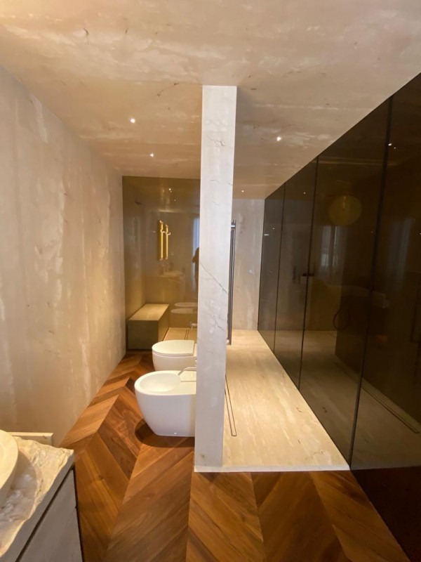 Spettacolare unità restaurata, su palazzo antico, piano nobile più mansardato, oltre a annesso lo...