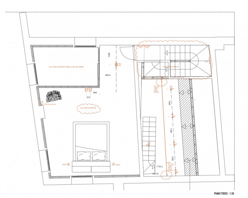 Spettacolare unità restaurata, su palazzo antico, piano nobile più mansardato, oltre a annesso lo...