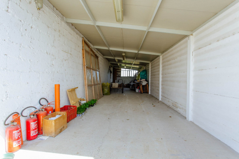 Vendesi abitazione singola con ampio giardino in comune di Pernumia.
La proprietà è composta da d...