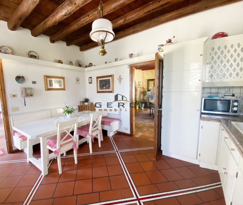 (Per INFO Mara 3481536890) Nelle campagne del trevigiano, a Motta di Livenza, immersa in un parco...