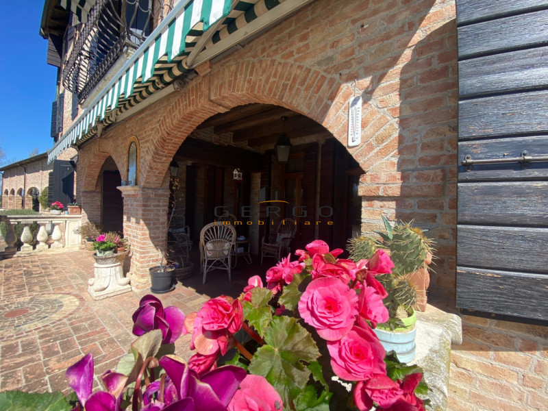 (Per INFO Mara 3481536890) Nelle campagne del trevigiano, a Motta di Livenza, immersa in un parco...