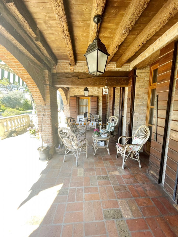 (Per INFO Mara 3481536890) Nelle campagne del trevigiano, a Motta di Livenza, immersa in un parco...