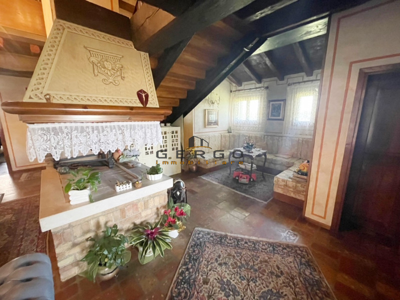 (Per INFO Mara 3481536890) Nelle campagne del trevigiano, a Motta di Livenza, immersa in un parco...