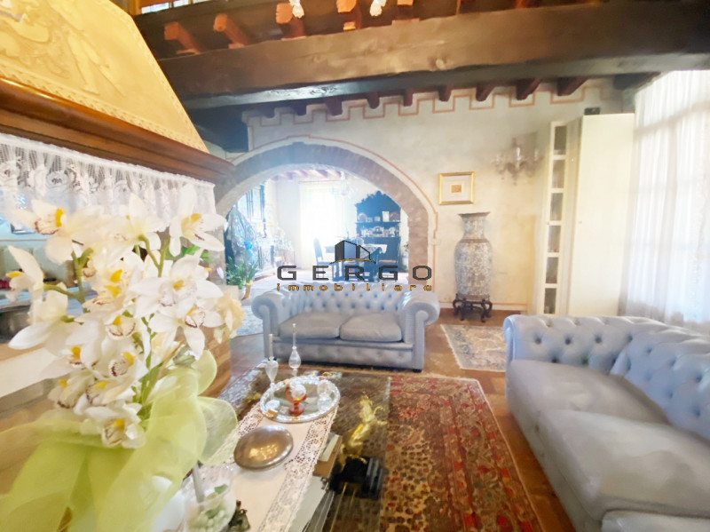 (Per INFO Mara 3481536890) Nelle campagne del trevigiano, a Motta di Livenza, immersa in un parco...