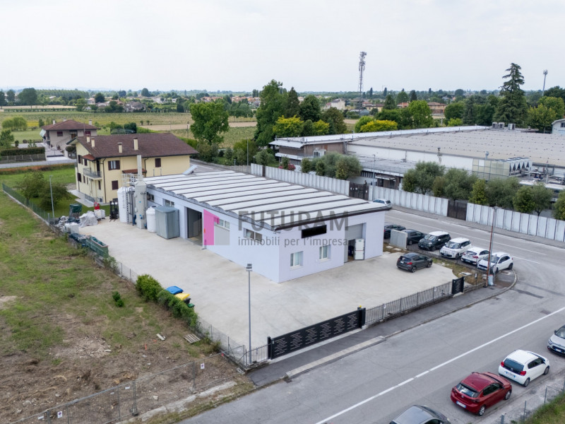 RIF. 411MIC- Per info 3473209826 - In zona artigianale a Piazzola sul Brenta proponiamo in vendit...