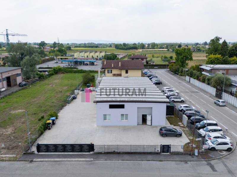 RIF. 411MIC- Per info 3473209826 - In zona artigianale a Piazzola sul Brenta proponiamo in vendit...