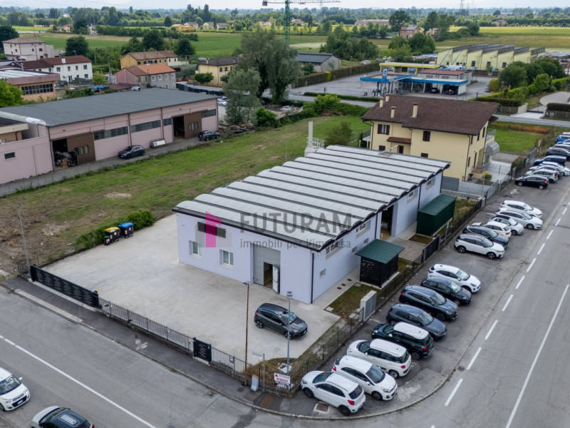 RIF. 411MIC- Per info 3473209826 - In zona artigianale a Piazzola sul Brenta proponiamo in vendit...