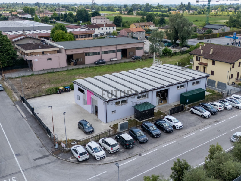 RIF. 411MIC- Per info 3473209826 - In zona artigianale a Piazzola sul Brenta proponiamo in vendit...
