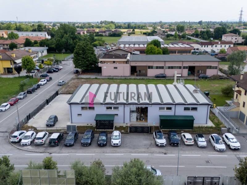 RIF. 411MIC- Per info 3473209826 - In zona artigianale a Piazzola sul Brenta proponiamo in vendit...