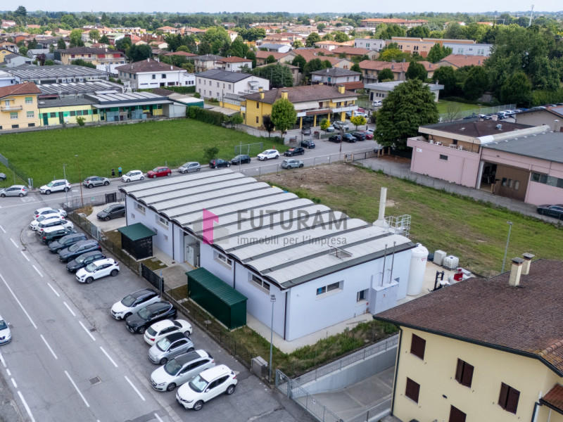 RIF. 411MIC- Per info 3473209826 - In zona artigianale a Piazzola sul Brenta proponiamo in vendit...