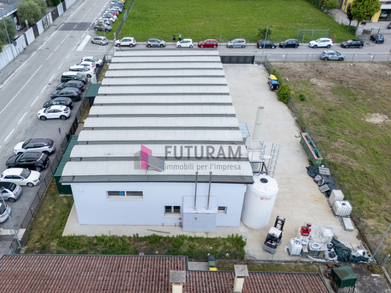 RIF. 411MIC- Per info 3473209826 - In zona artigianale a Piazzola sul Brenta proponiamo in vendit...