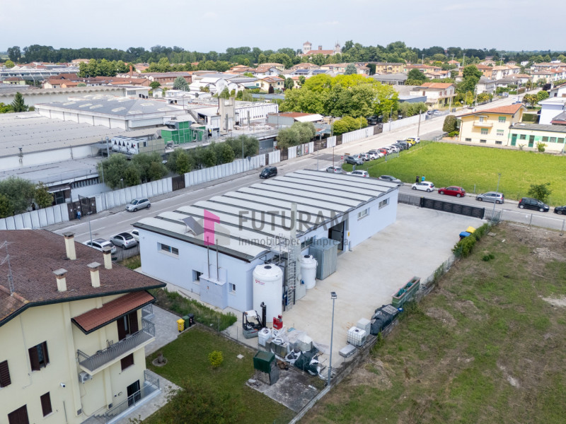 RIF. 411MIC- Per info 3473209826 - In zona artigianale a Piazzola sul Brenta proponiamo in vendit...