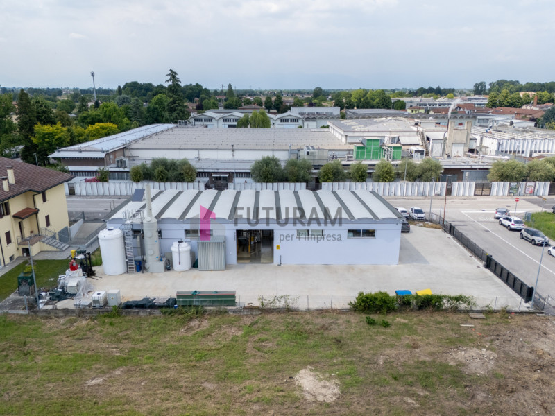 RIF. 411MIC- Per info 3473209826 - In zona artigianale a Piazzola sul Brenta proponiamo in vendit...