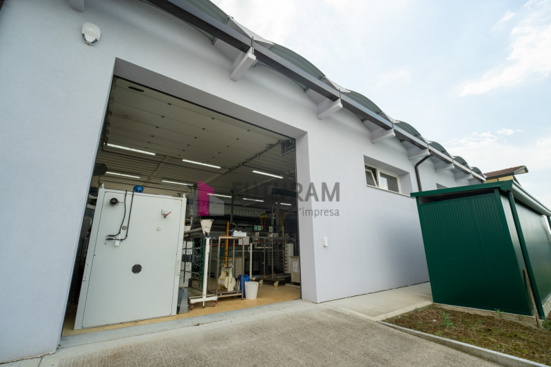 RIF. 411MIC- Per info 3473209826 - In zona artigianale a Piazzola sul Brenta proponiamo in vendit...