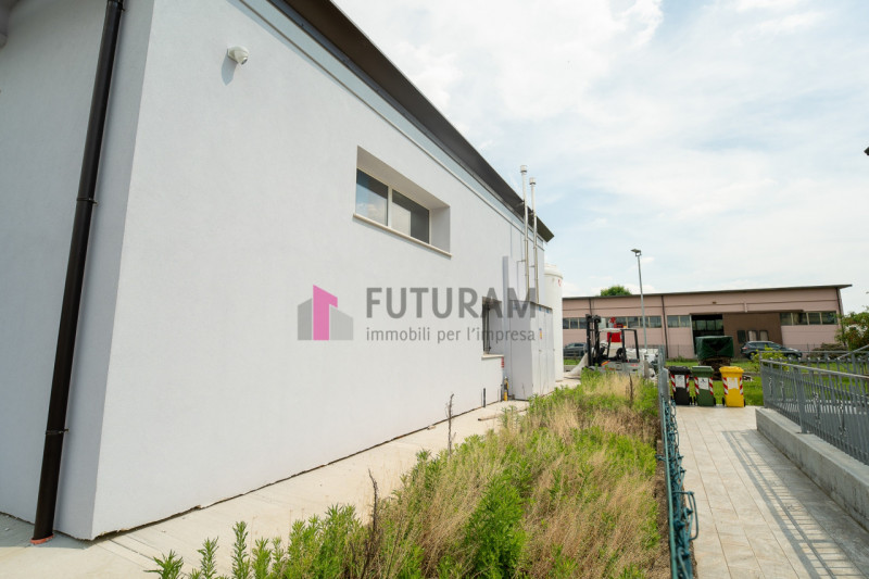 RIF. 411MIC- Per info 3473209826 - In zona artigianale a Piazzola sul Brenta proponiamo in vendit...