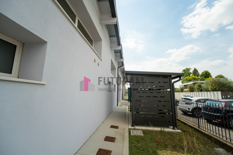 RIF. 411MIC- Per info 3473209826 - In zona artigianale a Piazzola sul Brenta proponiamo in vendit...