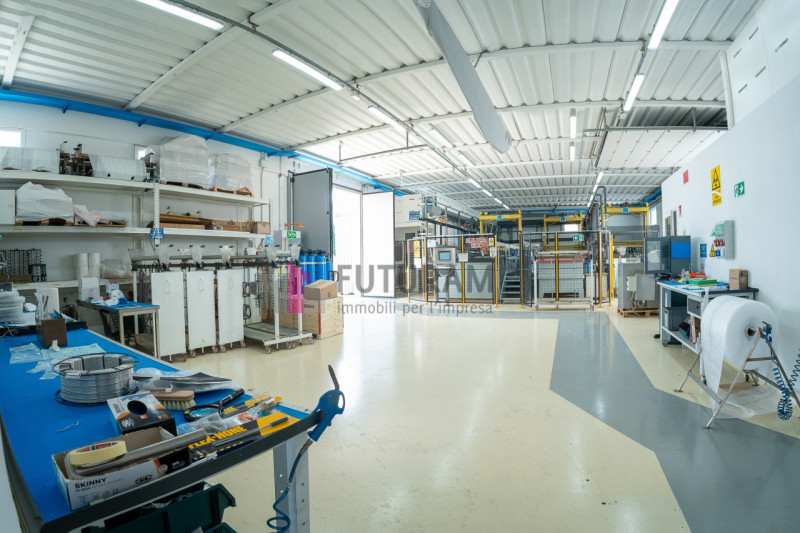 RIF. 411MIC- Per info 3473209826 - In zona artigianale a Piazzola sul Brenta proponiamo in vendit...