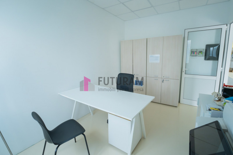 RIF. 411MIC- Per info 3473209826 - In zona artigianale a Piazzola sul Brenta proponiamo in vendit...