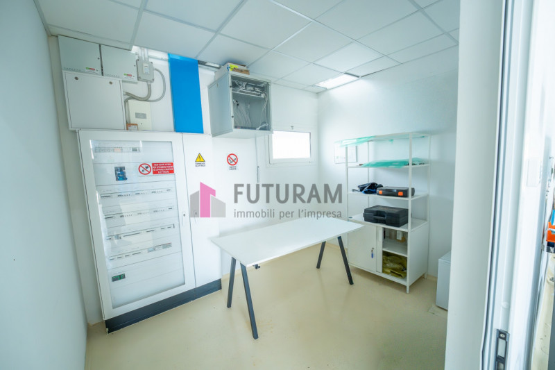 RIF. 411MIC- Per info 3473209826 - In zona artigianale a Piazzola sul Brenta proponiamo in vendit...