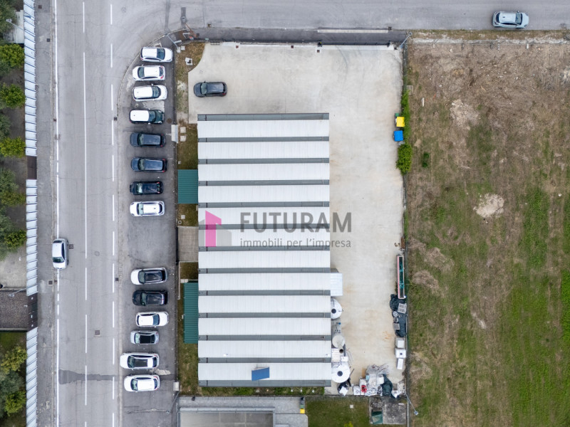 RIF. 411MIC- Per info 3473209826 - In zona artigianale a Piazzola sul Brenta proponiamo in vendit...