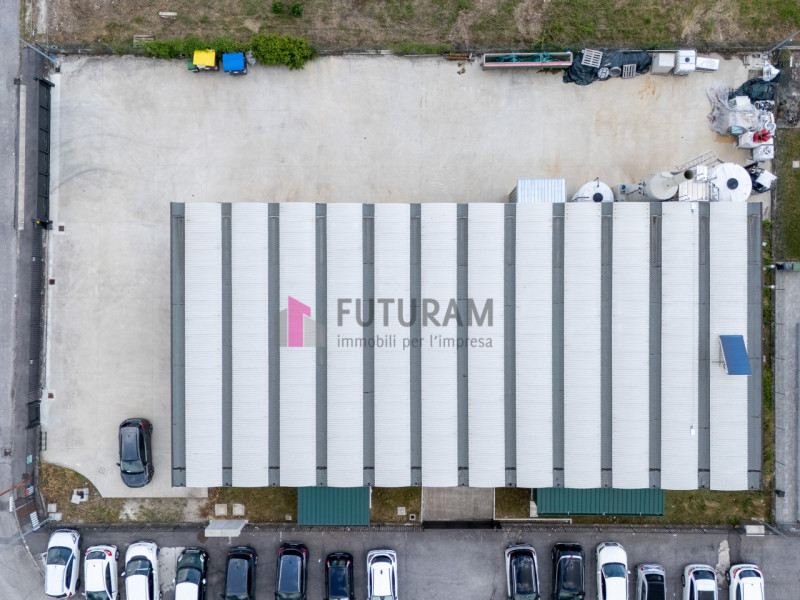 RIF. 411MIC- Per info 3473209826 - In zona artigianale a Piazzola sul Brenta proponiamo in vendit...