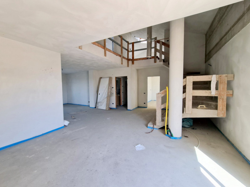 Scopri un attico esclusivo nel cuore di Montegrotto Terme, situato in Corso Delle Terme e disponi...