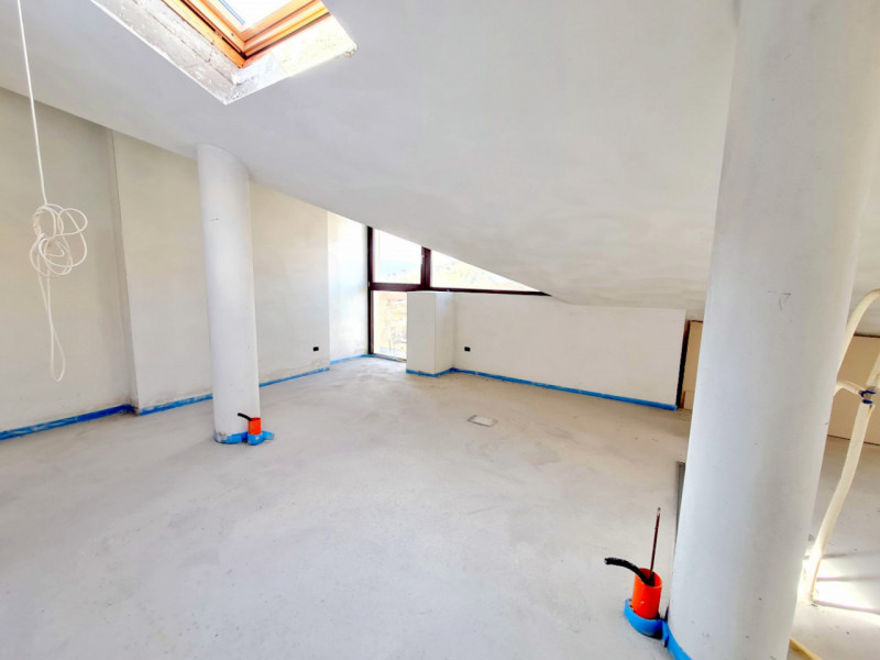 Scopri un attico esclusivo nel cuore di Montegrotto Terme, situato in Corso Delle Terme e disponi...