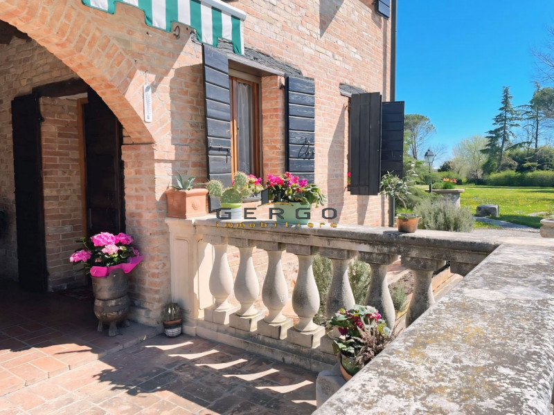 (Per INFO Mara 3481536890) Nelle campagne del trevigiano, a Motta di Livenza, immersa su un parco...