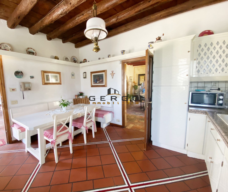 (Per INFO Mara 3481536890) Nelle campagne del trevigiano, a Motta di Livenza, immersa su un parco...