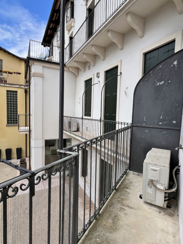 DELIZIOSO MIDI COMPLETAMENTE ARREDATO NEL CUORE DI VICENZA, A POCHI PASSI DAL TEATRO OLIMPICO - R...